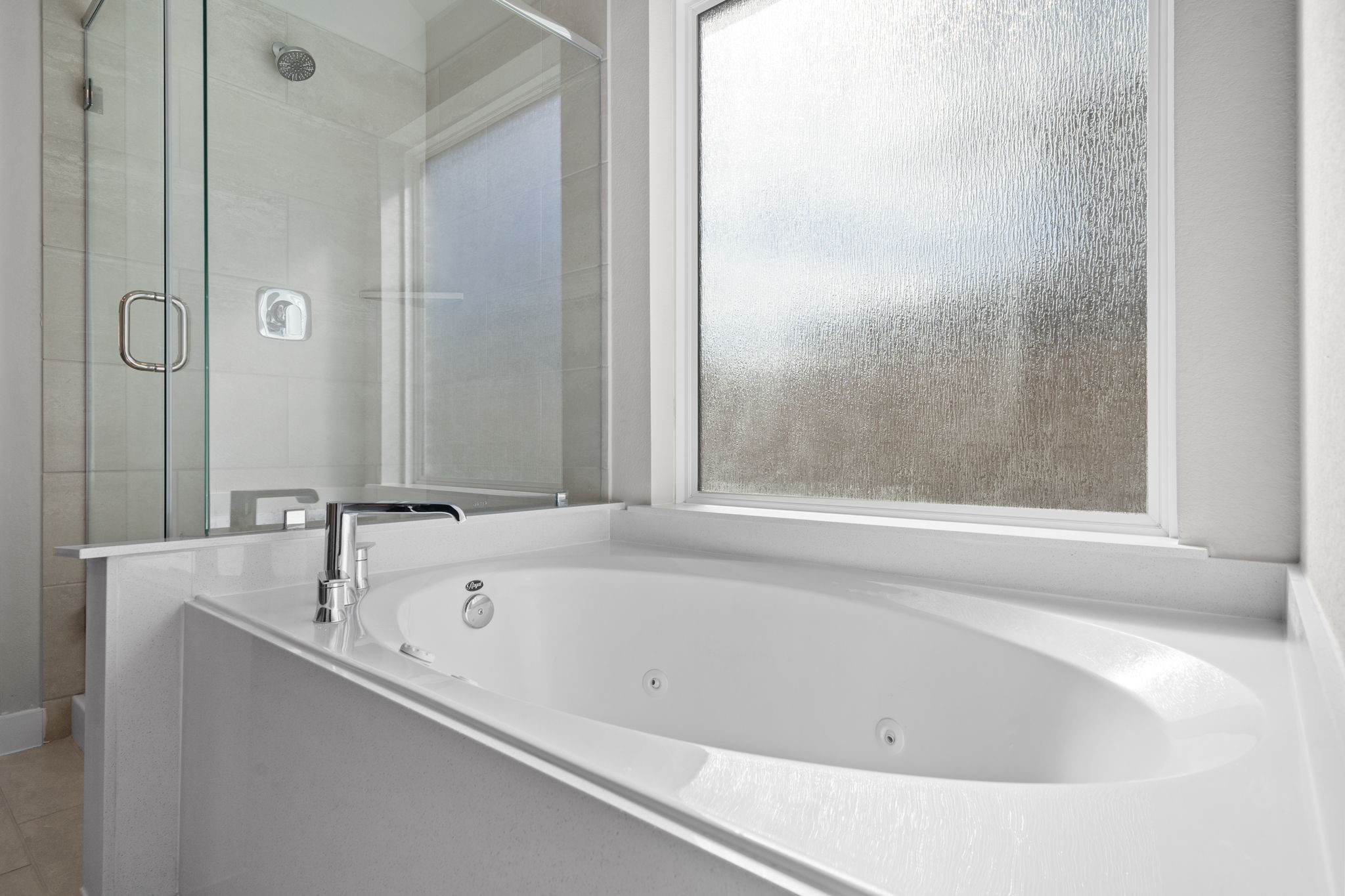 3023 Boulder Rdg Drive Rosenberg, TX 77471 - Photo 15 of 34 a white bath tub sitting next to a white sink