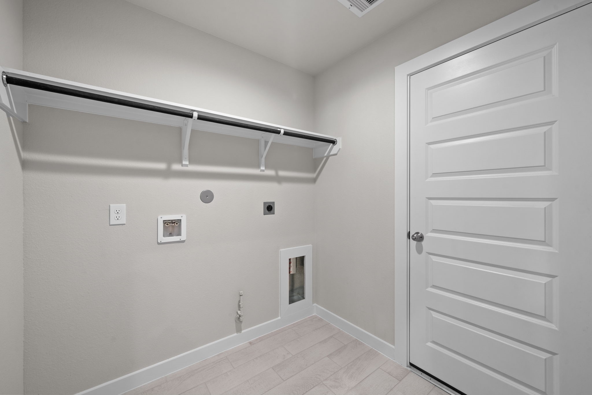 3023 Boulder Rdg Drive Rosenberg, TX 77471 - Photo 16 of 34 a view of an empty walk in closet