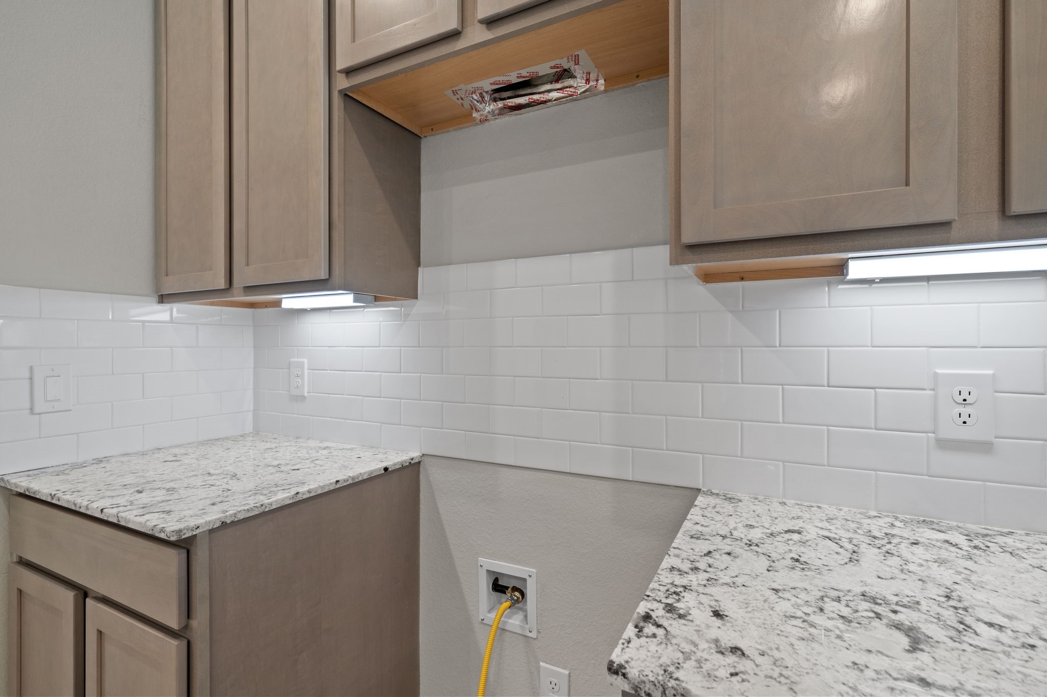 3023 Boulder Rdg Drive Rosenberg, TX 77471 - Photo 5 of 34 a bathroom with a sink and a mirror