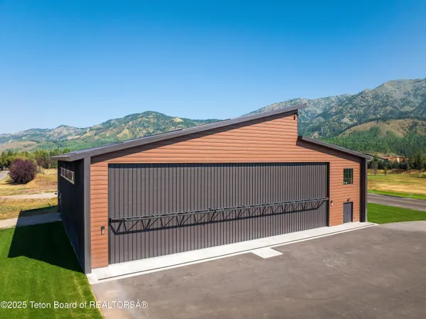 $16,000,000 | 208 Alpine Village Circle, Alpine, WY 83128