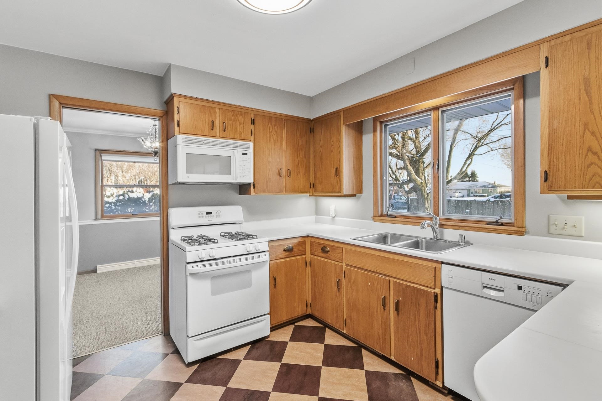 126 Ellickson Street Arlington, WI 53911 - Photo 6 of 61