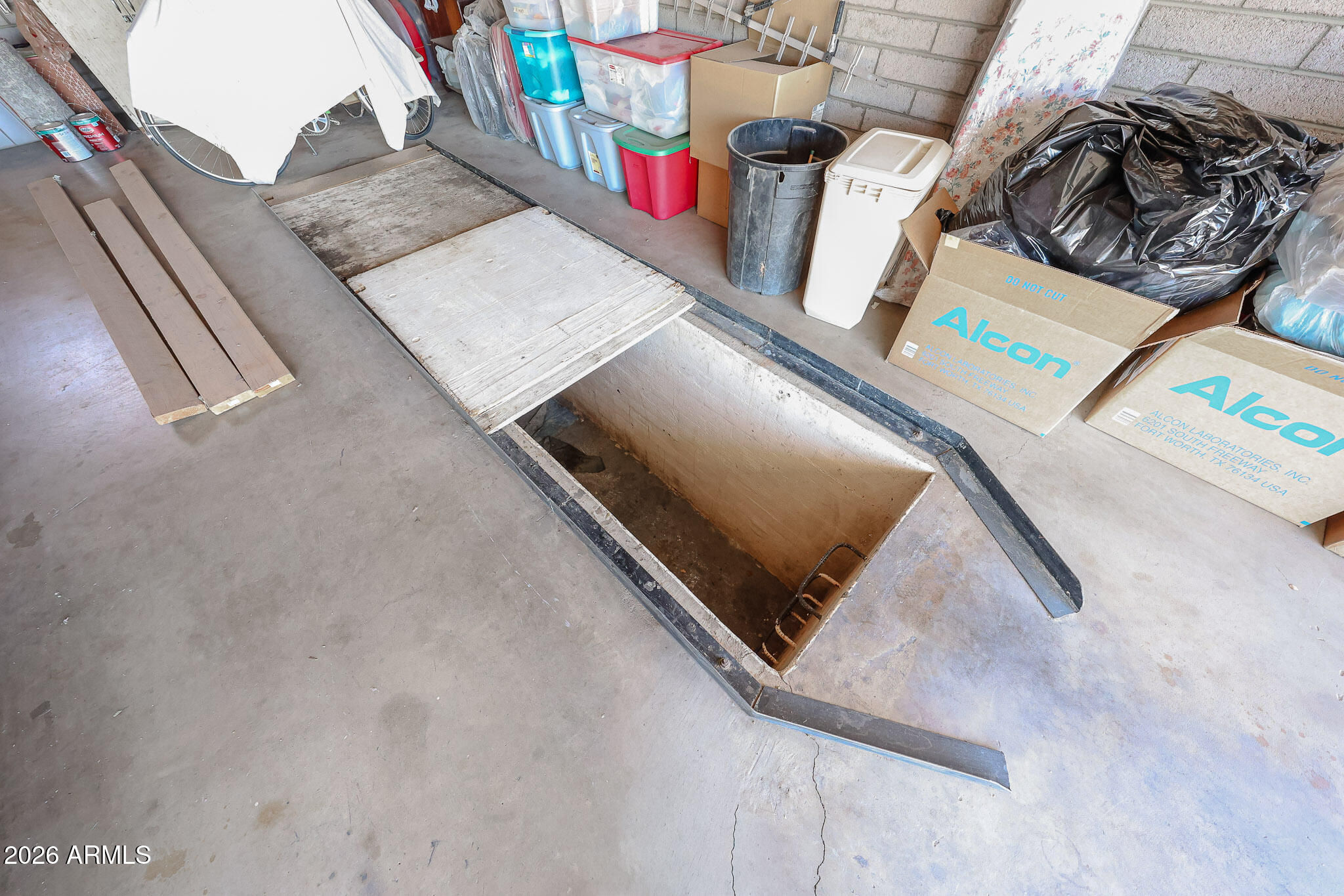 3039 East Charter Oak Road Phoenix, AZ 85032 - Photo 31 of 46 Mechanic's Pit