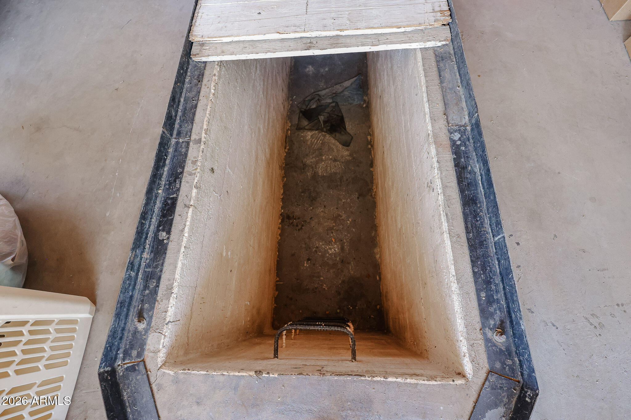 3039 East Charter Oak Road Phoenix, AZ 85032 - Photo 32 of 46 Mechanic's Pit