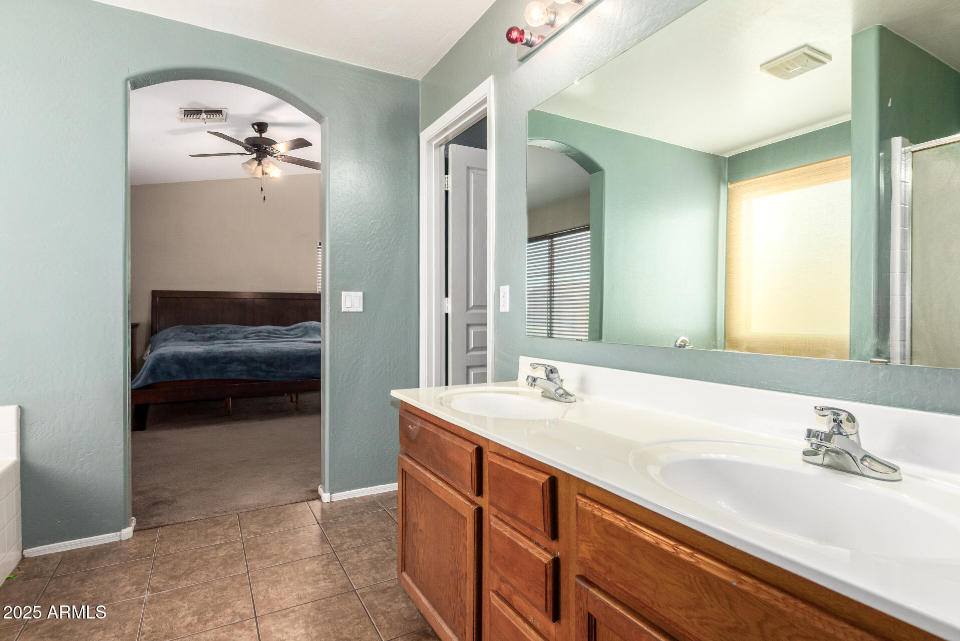 7229 West Crown King Road Phoenix, AZ 85043 - Photo 23 of 38 a en suite bathroom with a sink and a mirror