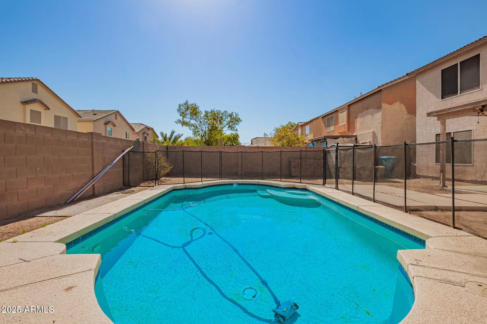 7229 West Crown King Road Phoenix, AZ 85043 - Photo 38 of 38 a view of a backyard