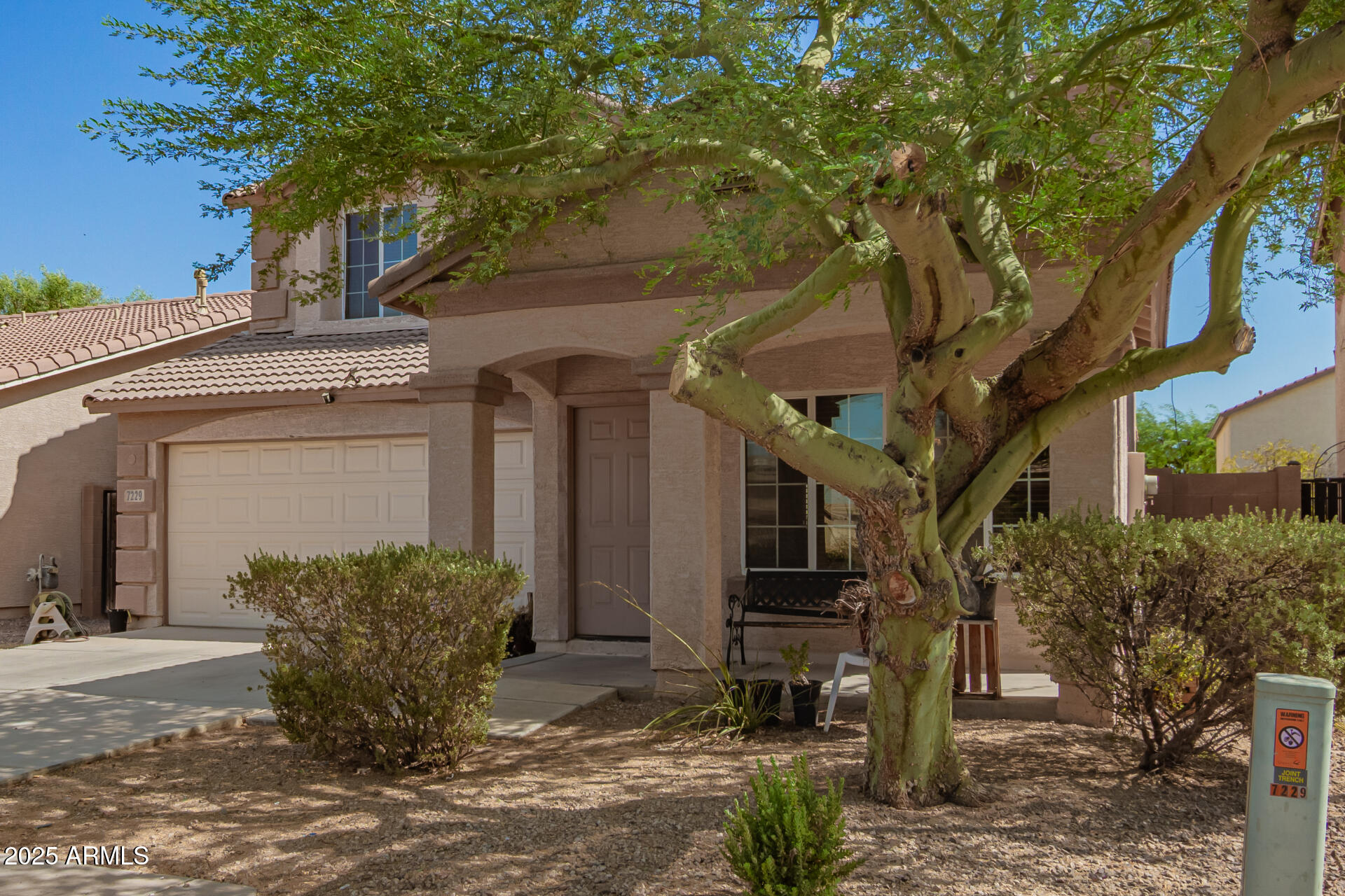 7229 West Crown King Road Phoenix, AZ 85043 - Photo 6 of 38 a front view of a house