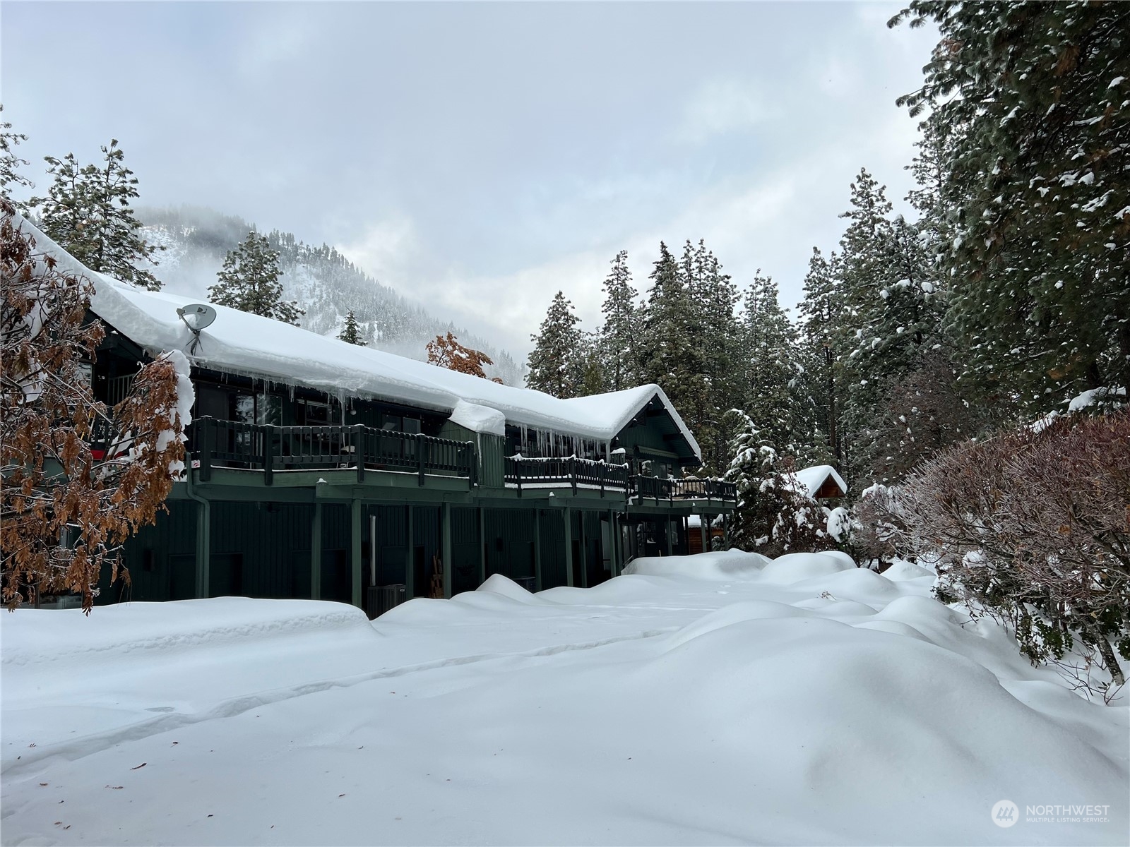 9151 Icicle Road, Unit E Leavenworth, WA 98826 - Photo 24 of 40 a front view of a house with a yard