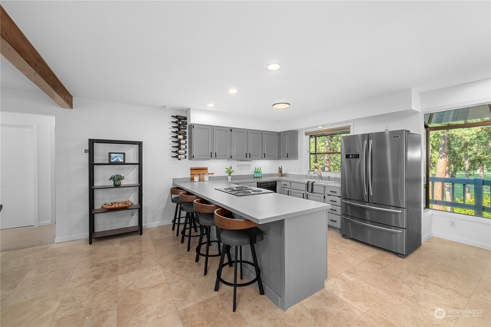 9151 Icicle Road, Unit E Leavenworth, WA 98826 - Photo 6 of 40 a kitchen that has a table and chairs in it