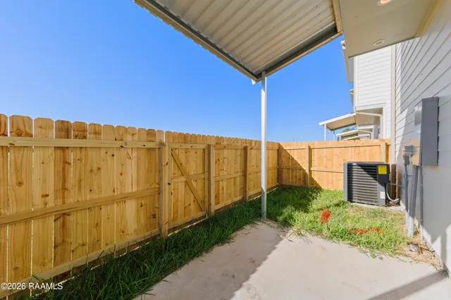 $1,800 | 113 Firethorn Drive, Youngsville, LA 70592