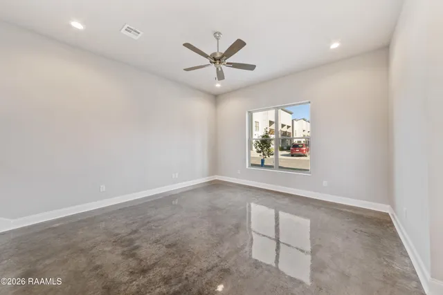 $1,800 | 113 Firethorn Drive, Youngsville, LA 70592