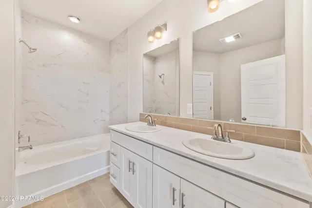 $1,800 | 113 Firethorn Drive, Youngsville, LA 70592