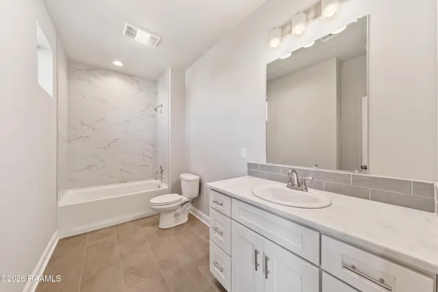 $1,800 | 113 Firethorn Drive, Youngsville, LA 70592