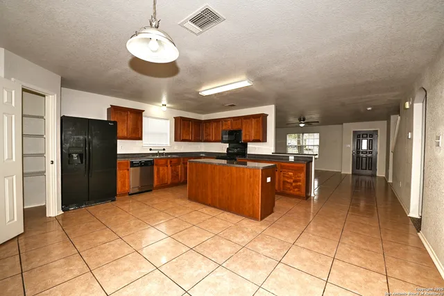 $1,850 | 9910 Shawnee Bluff, Converse, TX 78109