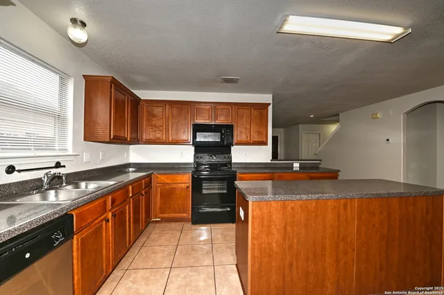 $1,850 | 9910 Shawnee Bluff, Converse, TX 78109