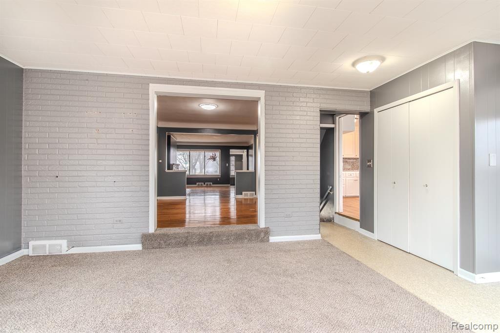 21135 Virginia Avenue Eastpointe, MI 48021 - Photo 10 of 33