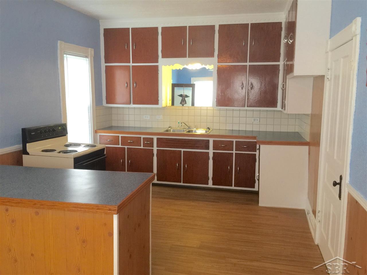 420 Taylor Street Bay City, MI 48708 - Photo 2 of 9 31261083-1.JPG