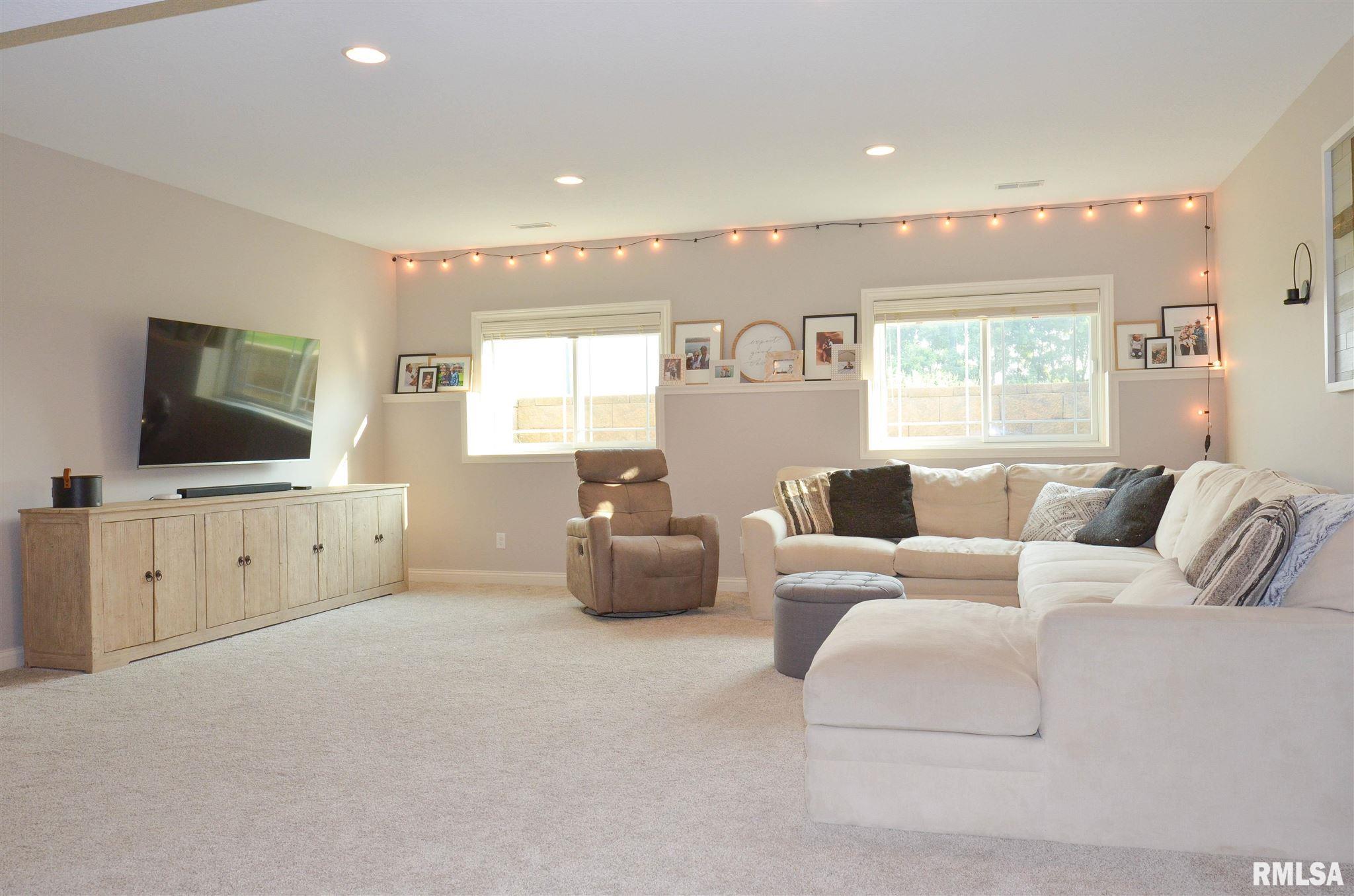 3900 Thomas Pointe Road Davenport, IA 52807 - Photo 9 of 12 Gallery Image 9