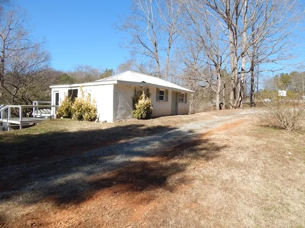 $1,100 | 177 Seneca Creek Road, Seneca, SC 29678
