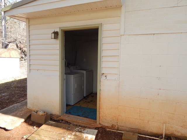 177 Seneca Creek Road Seneca, SC 29678 - Photo 7 of 26 This exterior laundry room offers convenient utility access with washer and dryer.