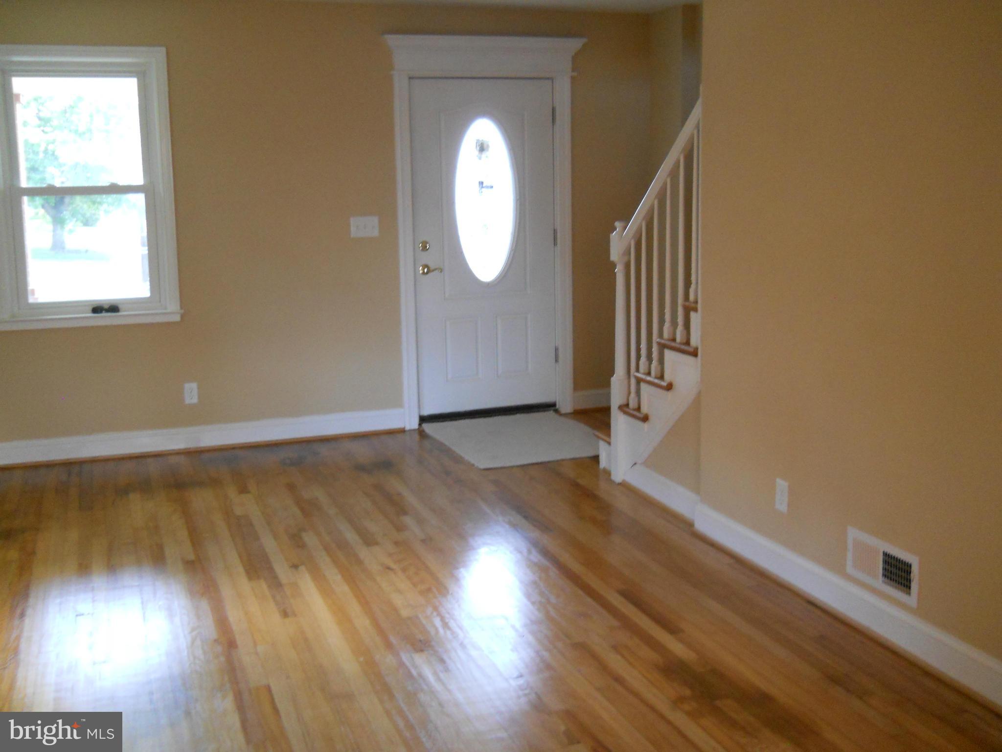 6940 Broening Road Baltimore, MD 21222 - Photo 10 of 22 Living Room