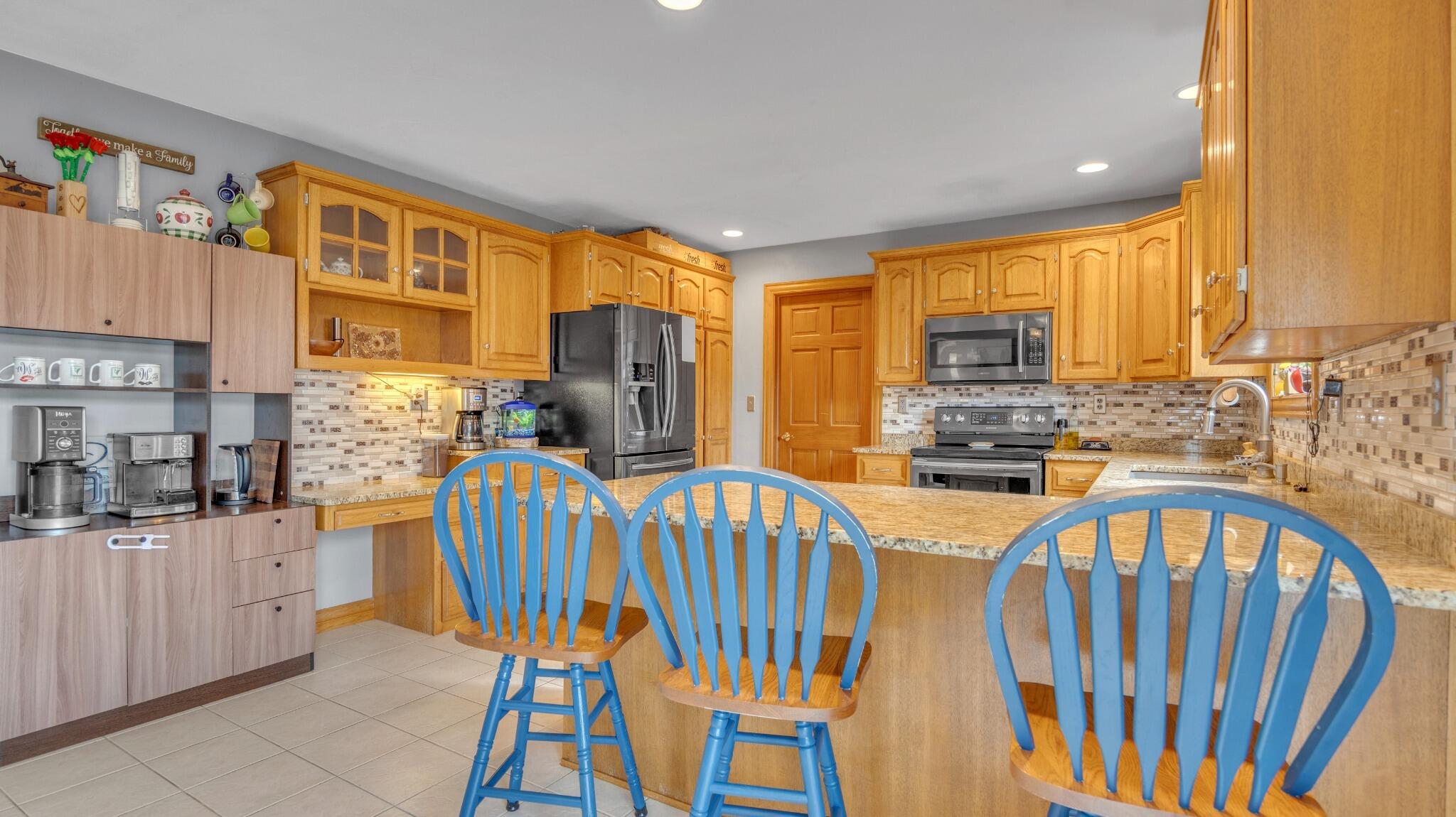 514 North Alverno Road Manitowoc Rapids, WI 54220 - Photo 4 of 44 Kitchen
