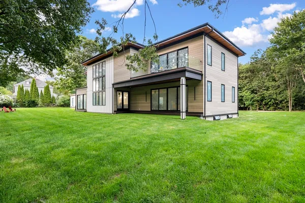 a view of a house with yard and tree s