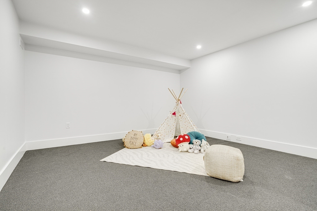 197 Woburn Street Lexington, MA 02420 - Photo 39 of 42 a bathroom with a bathtub