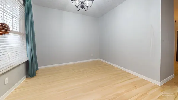 a view of empty room with window