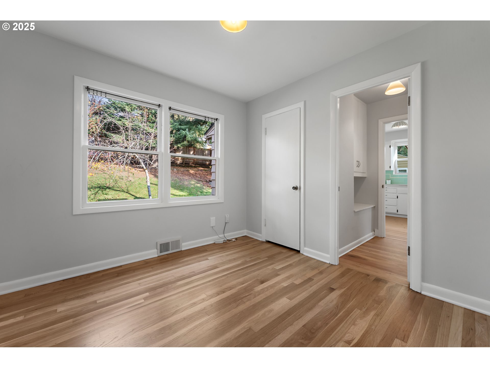 5411 Southwest Idaho Street Portland, OR 97221 - Photo 12 of 34