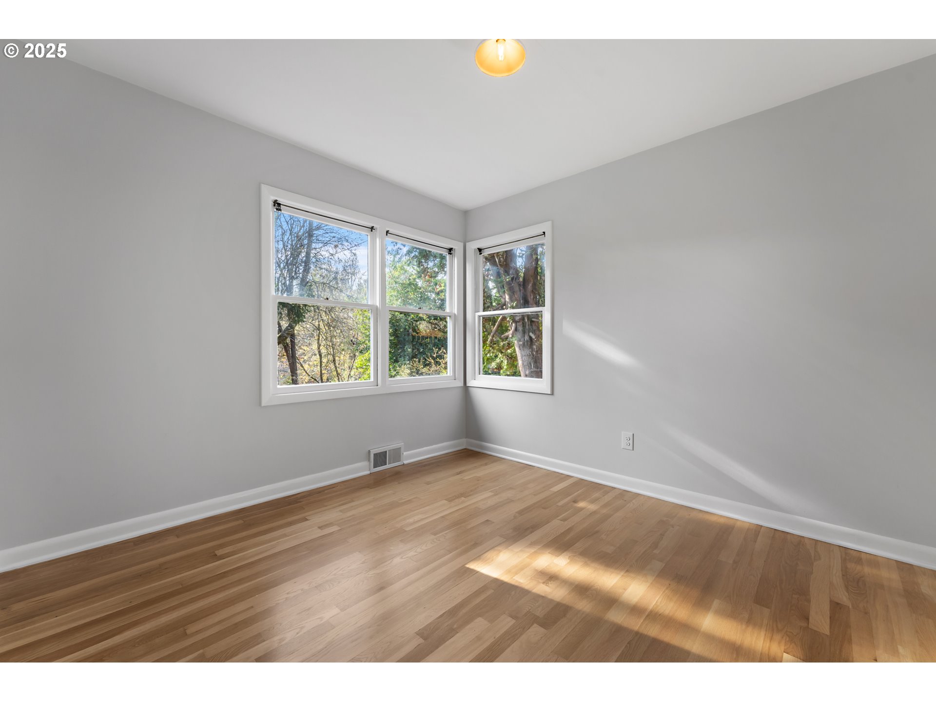 5411 Southwest Idaho Street Portland, OR 97221 - Photo 14 of 34