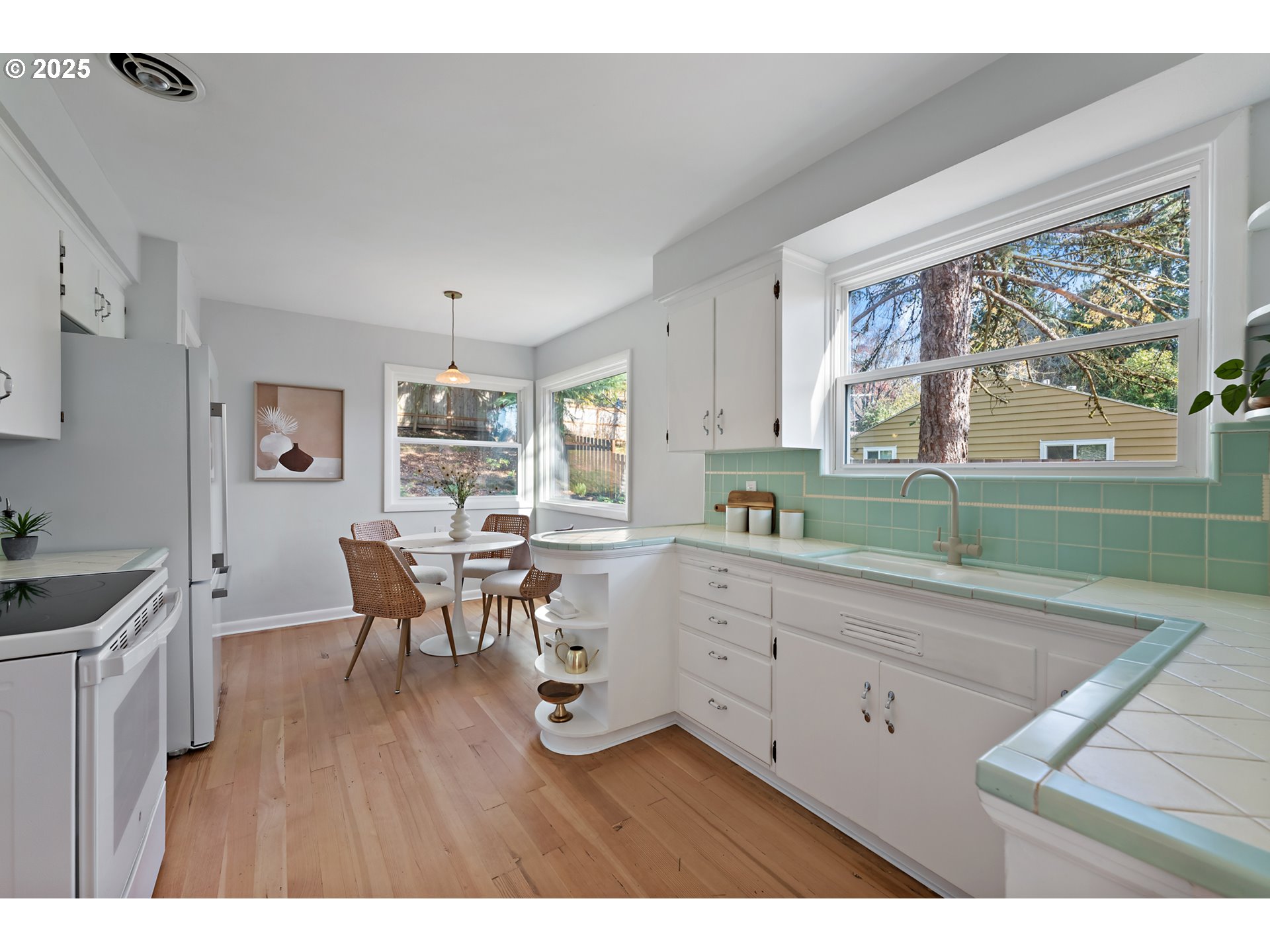 5411 Southwest Idaho Street Portland, OR 97221 - Photo 10 of 34