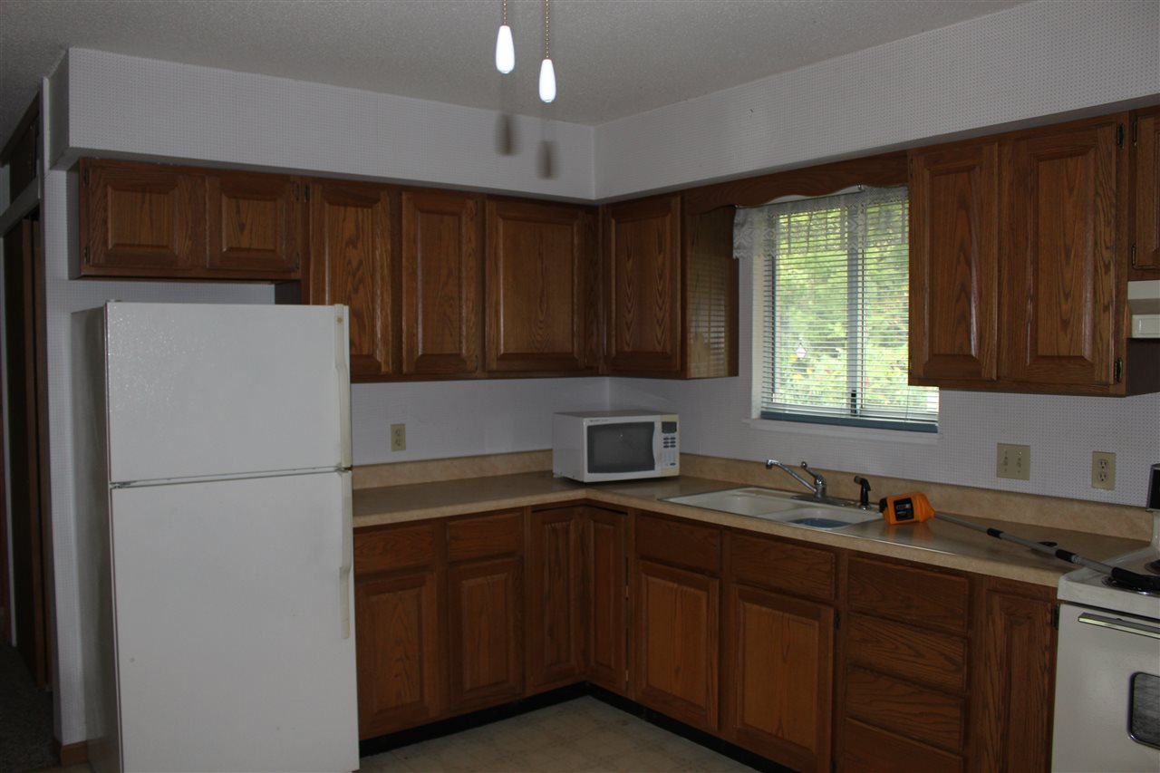 689 Holly Road Cadillac, MI 49601 - Photo 12 of 23 1823099-11.JPG