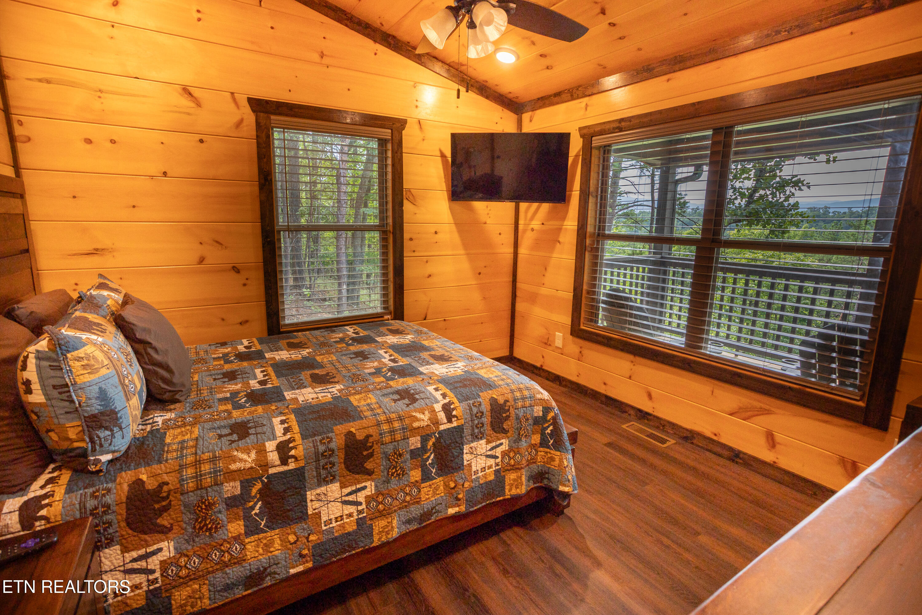 1936 Seagle Hollow Road Sevierville, TN 37876 - Photo 10 of 21 Cabin 6
