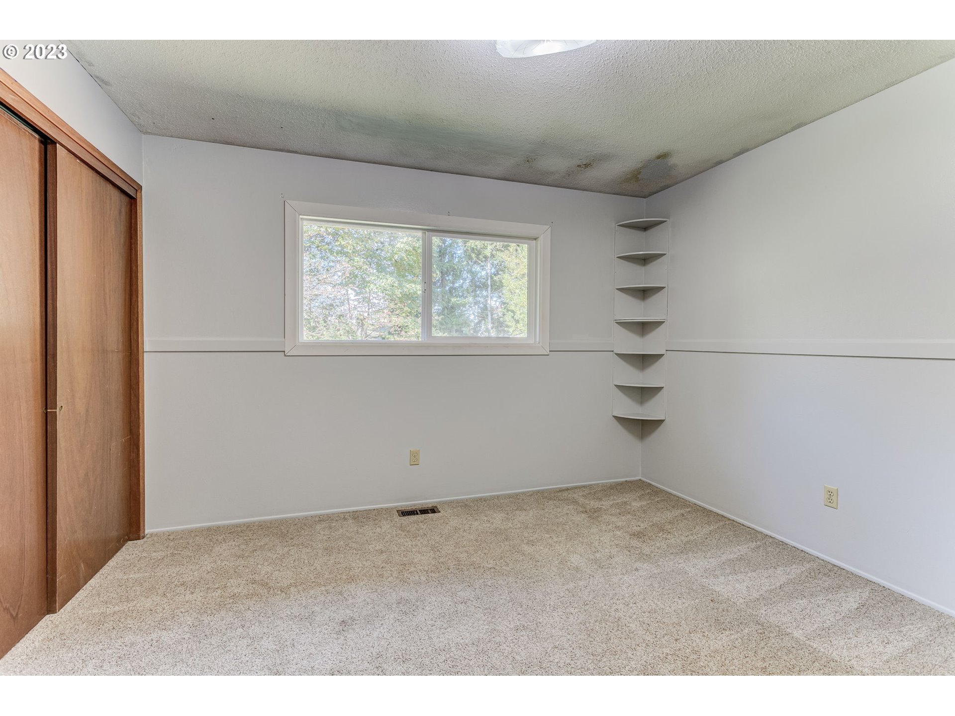21321 Southeast Alder Street Gresham, OR 97030 - Photo 23 of 39 an empty room with windows