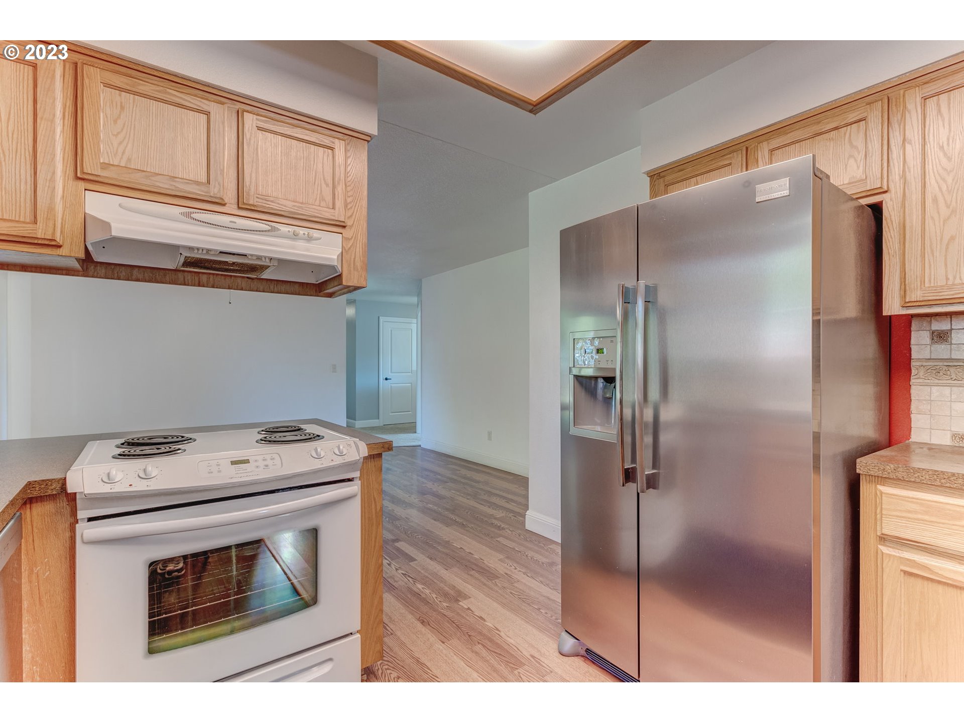 21321 Southeast Alder Street Gresham, OR 97030 - Photo 7 of 39 a utility room with washer and dryer