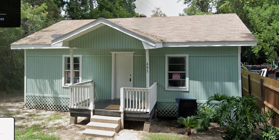695 Grimes Avenue Silsbee, TX 77656 - Photo 2 of 29 a front view of a house with garden