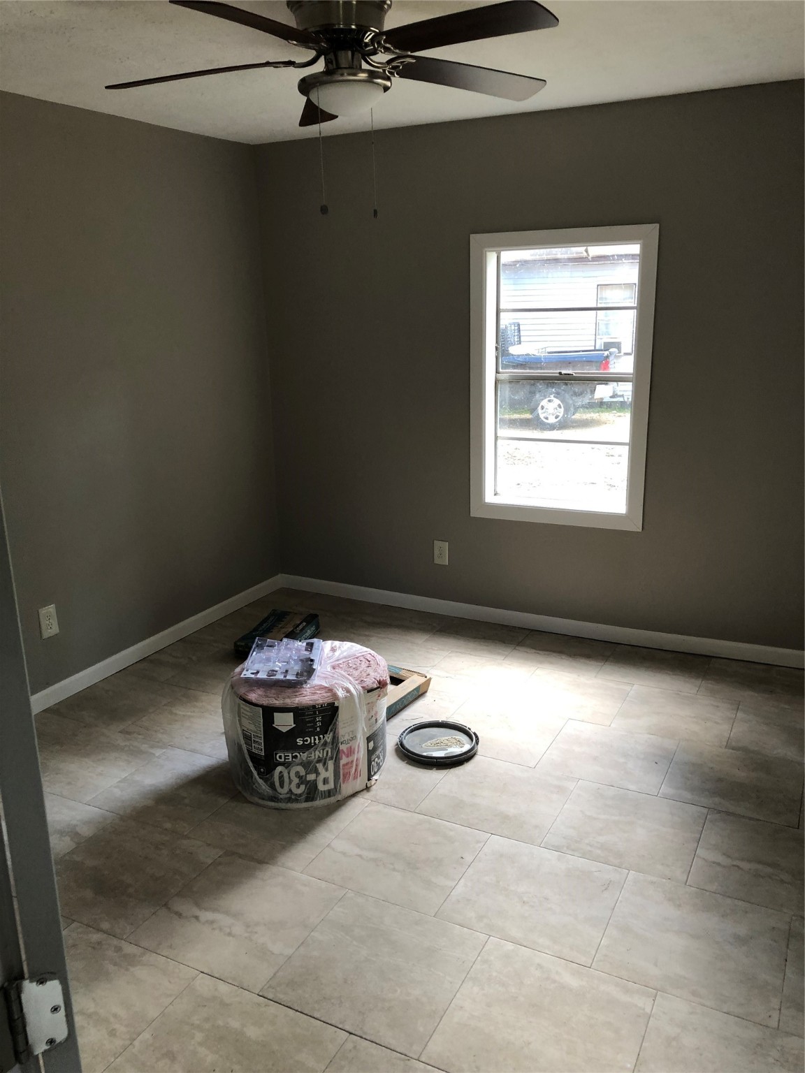695 Grimes Avenue Silsbee, TX 77656 - Photo 23 of 29 a room with a window and a table