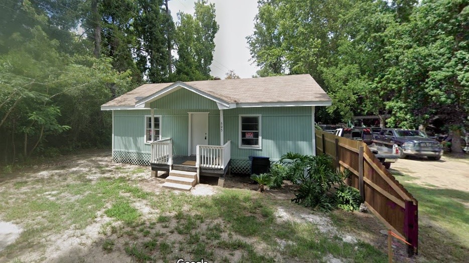 695 Grimes Avenue Silsbee, TX 77656 - Photo 3 of 29 a backyard of a house with yard table and chairs