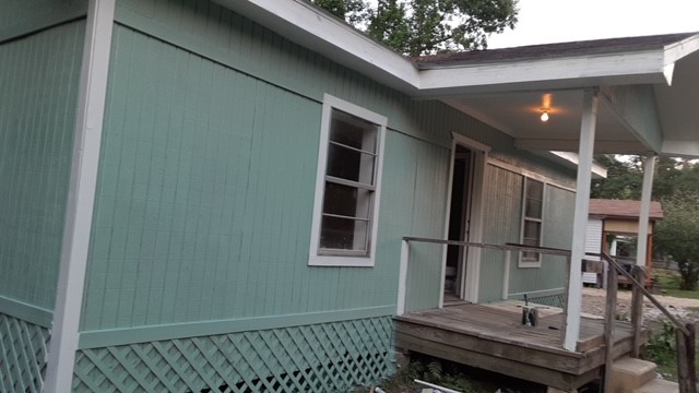 695 Grimes Avenue Silsbee, TX 77656 - Photo 5 of 29 a hallway with a bench