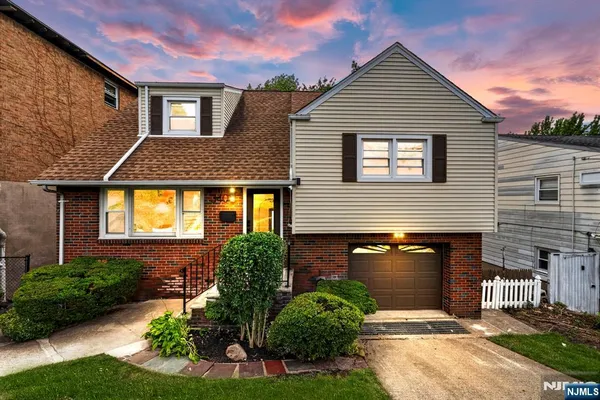 $849,000 | 340 Northwood Way, Palisades Park, NJ 07650