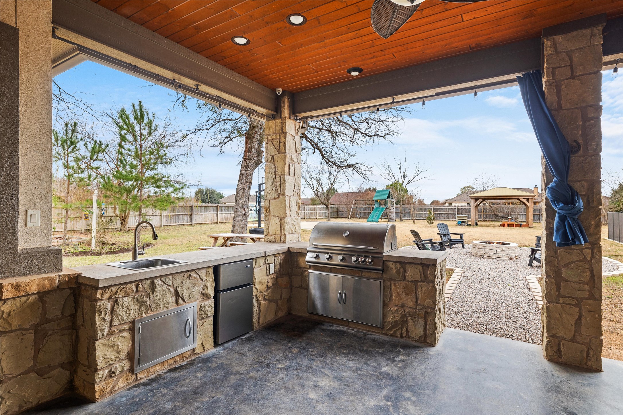 106 Fallow Way Bastrop, TX 78602 - Photo 32 of 40 outdoor kitchen