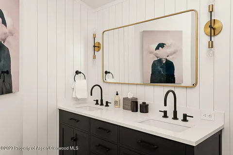 a close view of sink