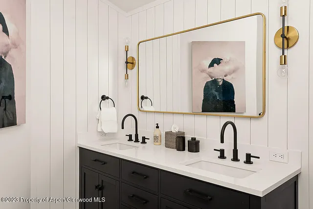 a close view of sink