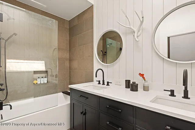 a outdoor view with a sitting space