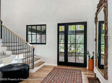 a view of entryway with a rug