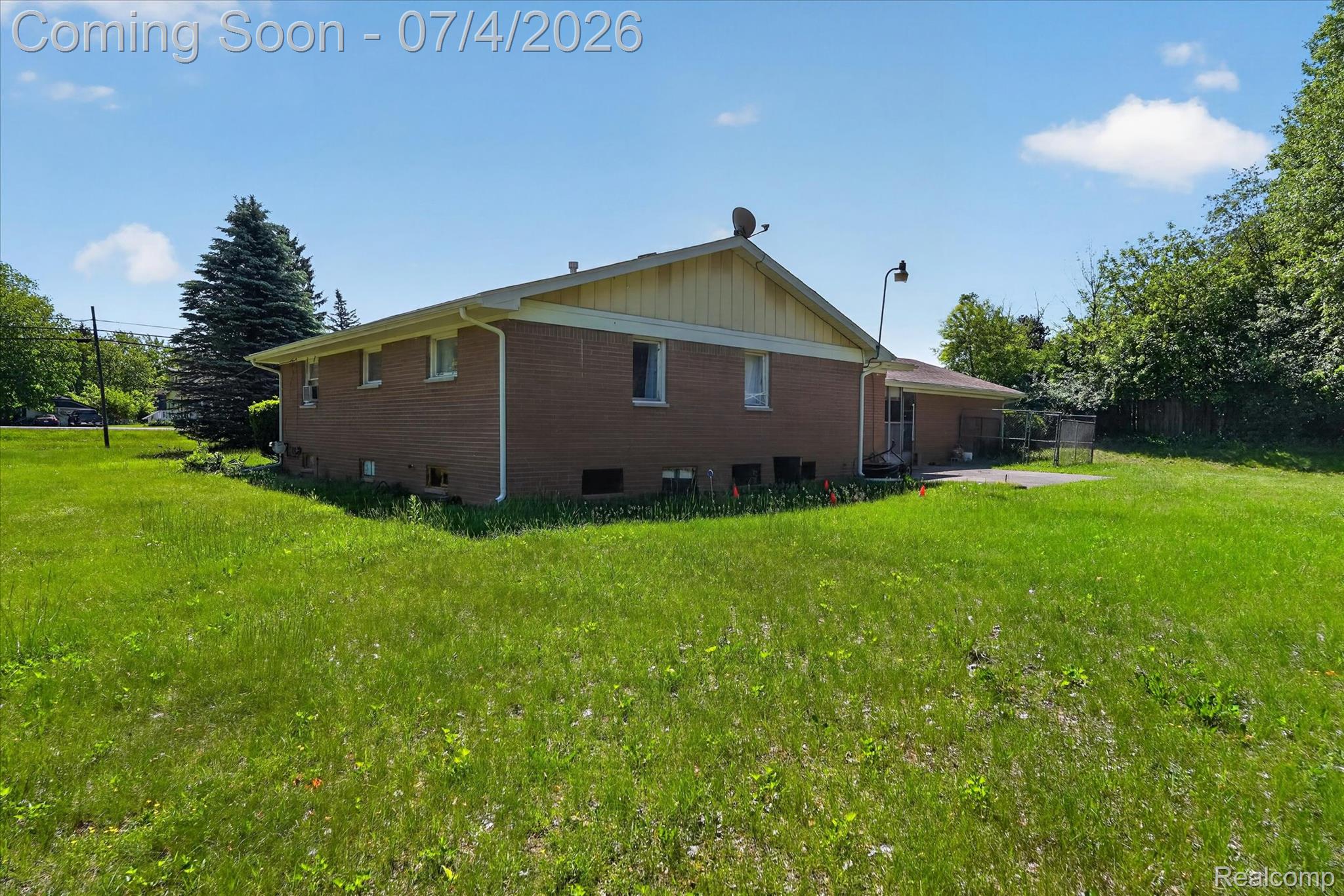2091 North Irish Road Davison, MI 48423 - Photo 19 of 25 37-2091-N-Irish-Rd-Davison-WindowStill.jpg