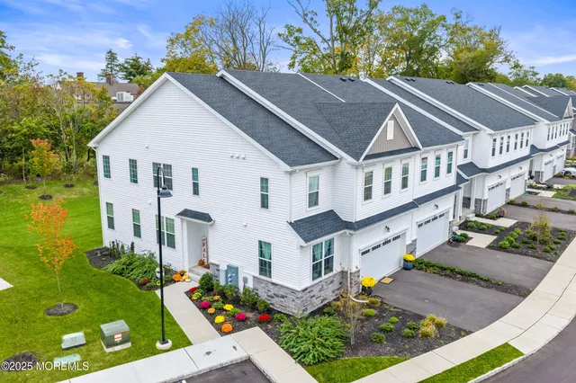 front view of house with a yard