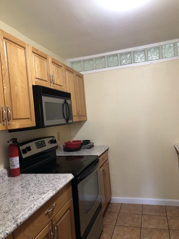 170 East Hadley Road, Unit 92 Amherst, MA 01002 - Photo 4 of 17 Gallery Image 4