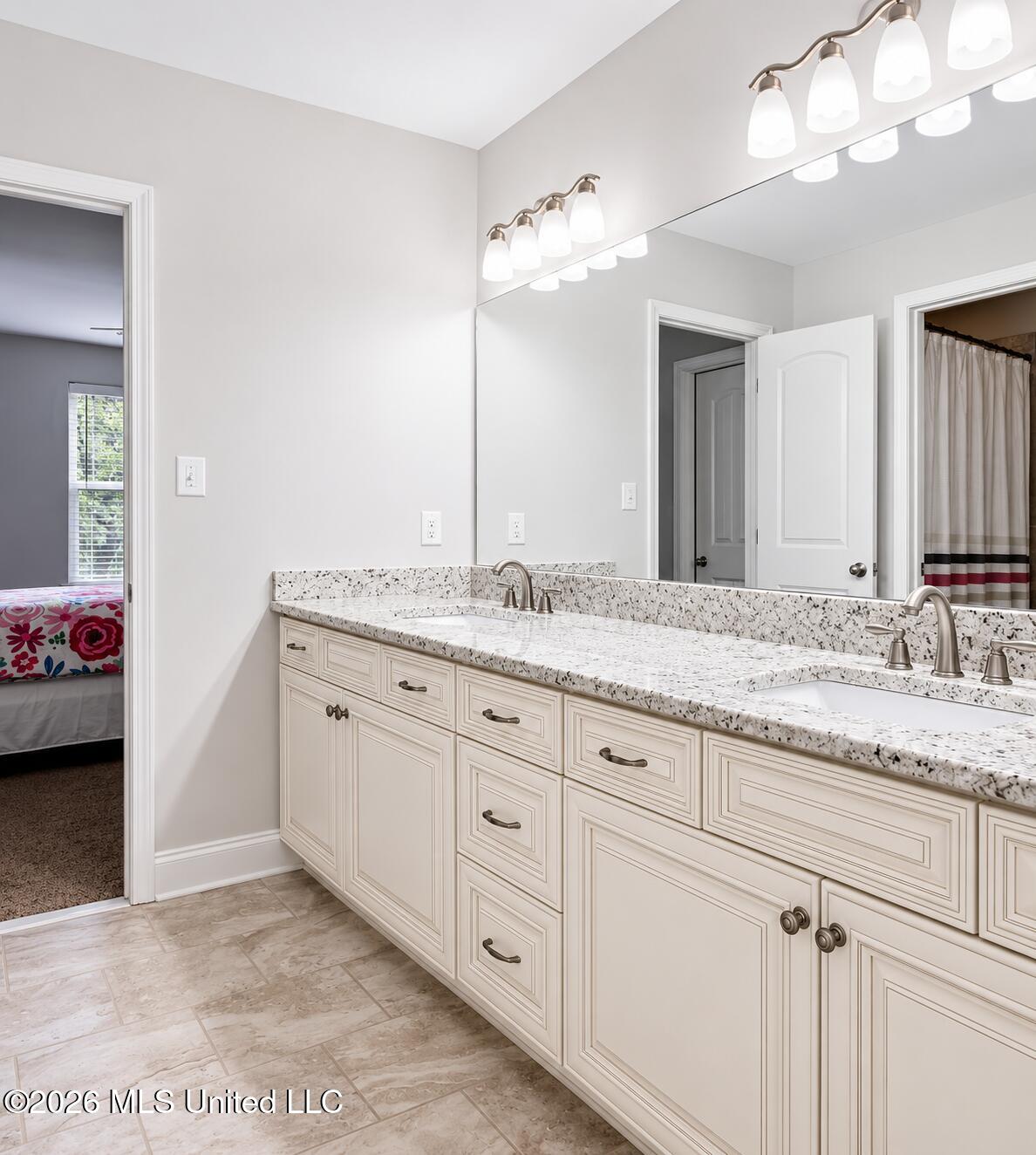 11413 Miller Road Olive Branch, MS 38654 - Photo 17 of 29 upstairs bath