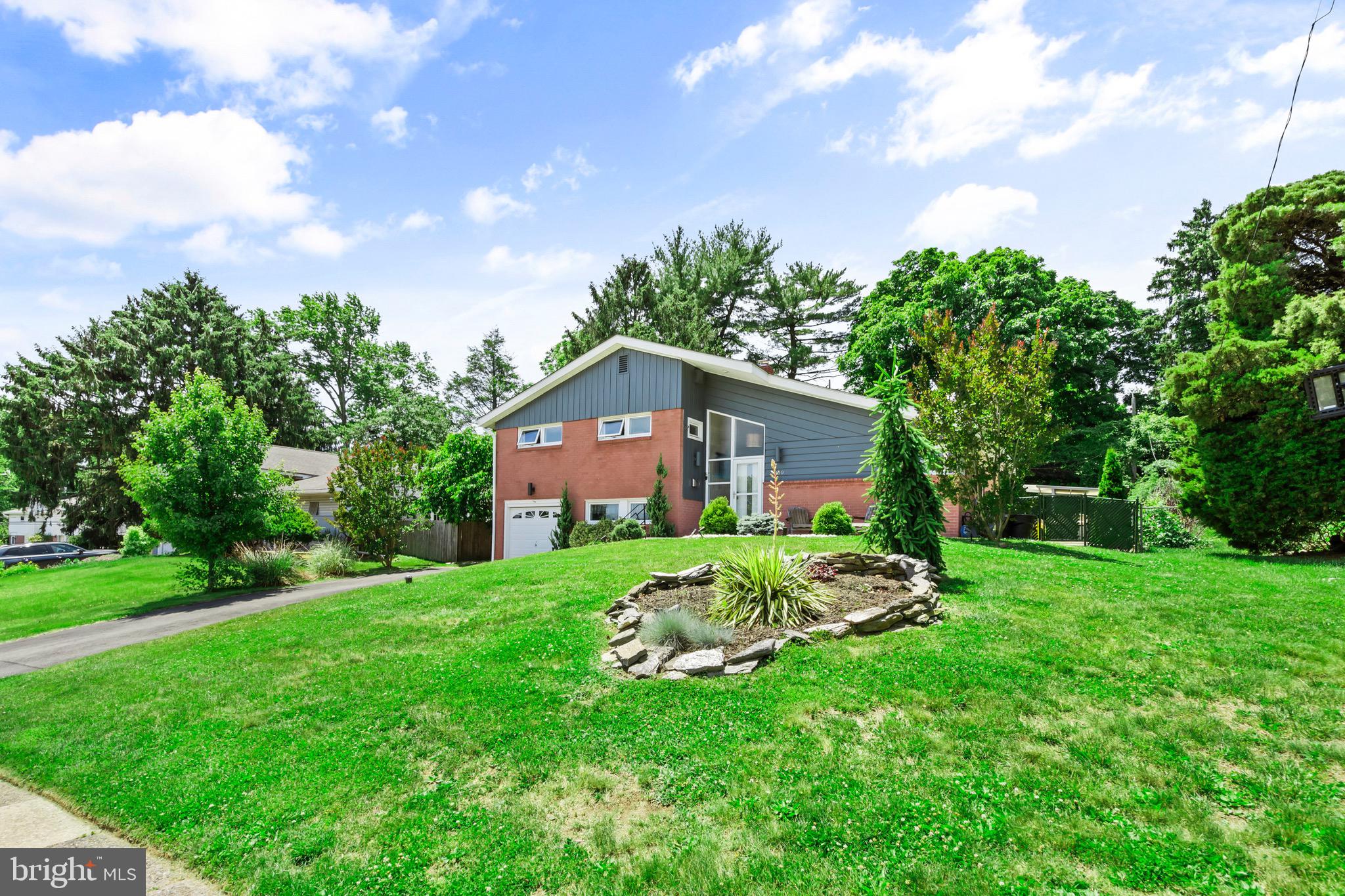 450 Foster Drive Springfield, PA 19064 - Photo 3 of 34